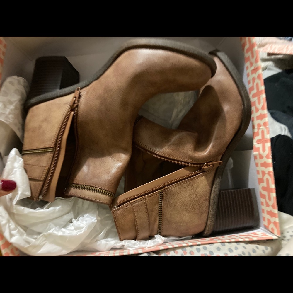 Women’s ankle bootie